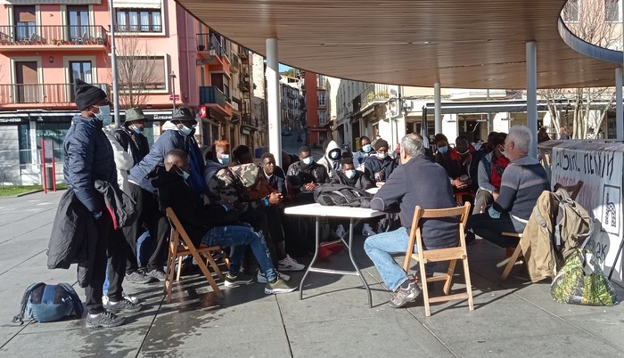 Irun-Hendaia arteko krisi migratorioak ez du etenik