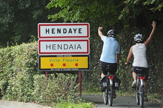 Hendaiako herriak bizikletendako urratsak ematen jarraitzen du mugikortasun eztiaren alde