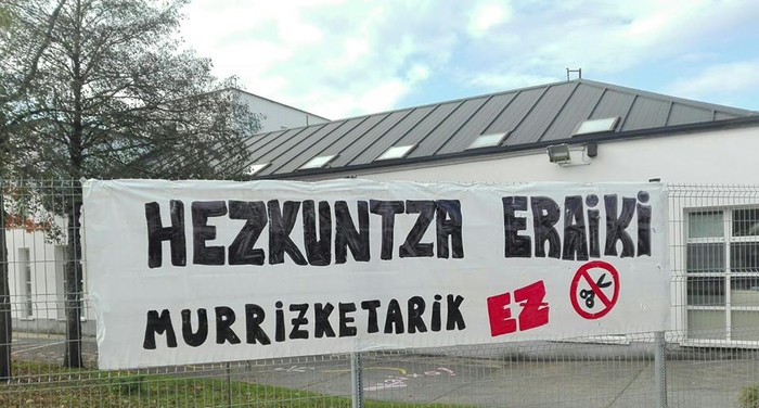 Eskualdeko irakasleen %80a inguruk greba egin du gaur, Hezkuntza Publiko duin baten alde