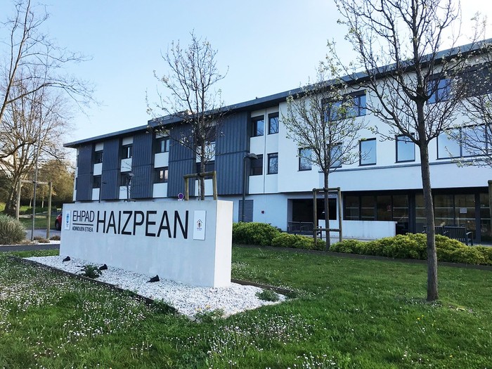 Etxez-etxeko zaintzaileak formatu nahi ditu Aizpurdi lizeoak, Hendaiako adinekoen beharrak asetu ezinik dabiltzalako
