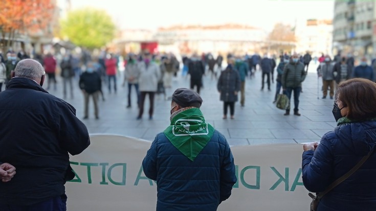 Pobreziak emakume aurpegia duelako, mobilizatzera deitu dute emakume pentsiodunek A25ean