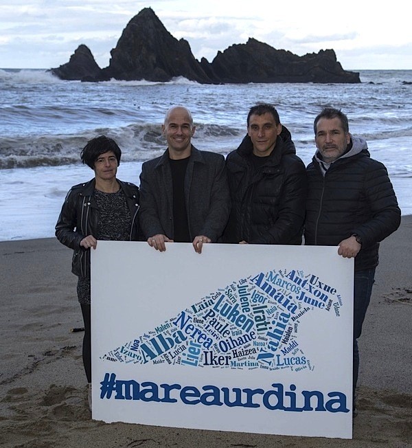 "Marea Urdina"k Hondarribiko hondartzan gainezka egin dezala nahi dute igandean autismoaren alde
